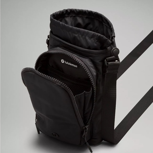Lululemon Water Bottle Crossbody with Front Pocket 2L- Black - Picture 7 of 8